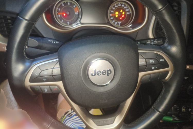 Used Jeep Cherokee 2017 2.0L Superior Edition Steering Wheel
