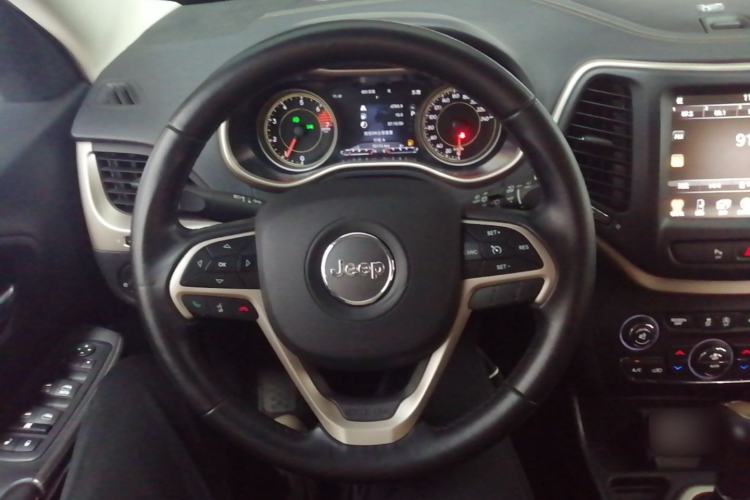 Used Jeep Cherokee 2017 2.0L Superior Edition Steering Wheel