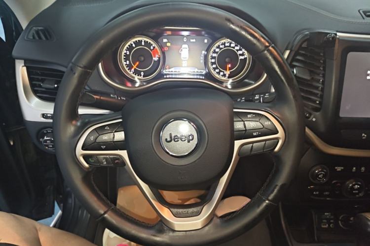 Used Jeep Cherokee 2017 2.4L Leading Smart Edition Steering Wheel