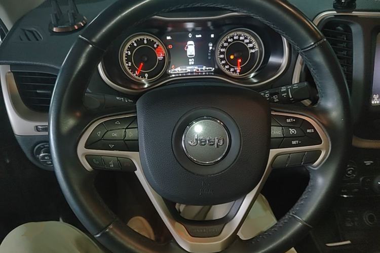 Used Jeep Cherokee 2017 2.0L Superior Edition Steering Wheel