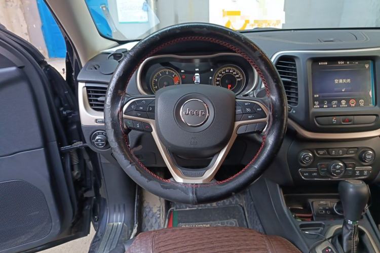Used Jeep Cherokee 2017 2.0L Superior Edition Steering Wheel