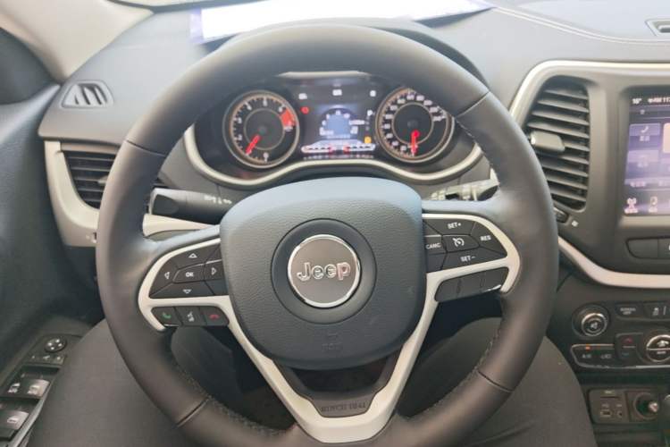 Used Jeep Cherokee 2017 2.4L Leading Smart Edition Steering Wheel