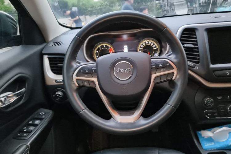 Used Jeep Cherokee 2017 2.0L Superior Edition Steering Wheel
