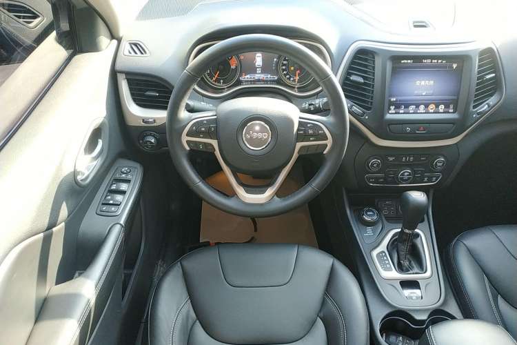Used Jeep Cherokee 2017 2.4L Excellence Edition Steering Wheel
