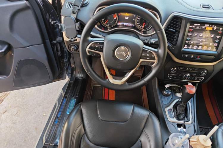 Used Jeep Cherokee 2017 2.4L Superior Edition Steering Wheel