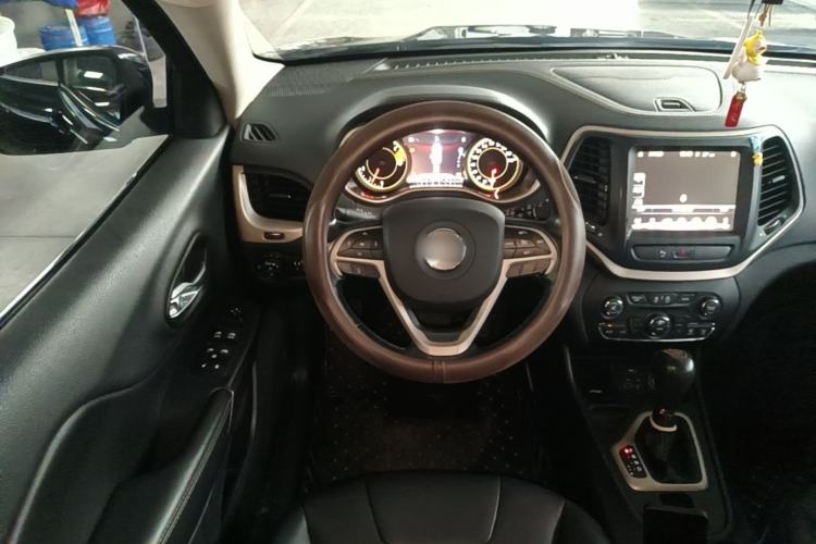 Used Jeep Cherokee 2017 2.0L Superior Edition Steering Wheel