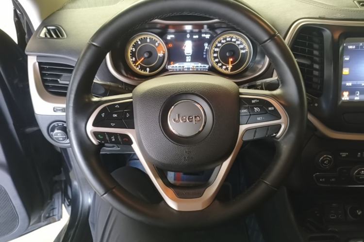 Used Jeep Cherokee 2017 2.0L Superior Edition Steering Wheel