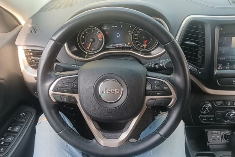 Used Jeep Cherokee 2017 2.0L Superior Edition Steering Wheel