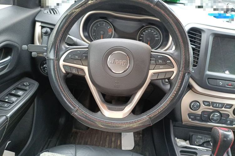 Used Jeep Cherokee 2017 2.0L Superior Edition Steering Wheel