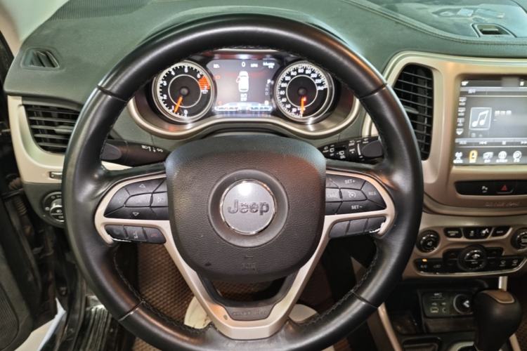Used Jeep Cherokee 2017 2.0L Superior Edition Steering Wheel