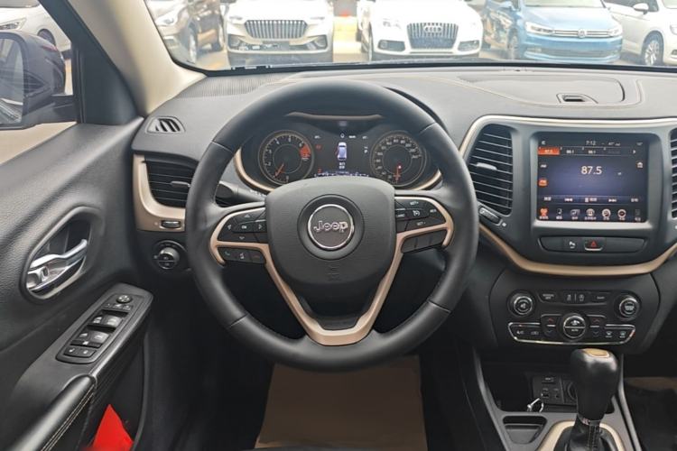 Used Jeep Cherokee 2017 2.4L Leading Smart Edition Steering Wheel