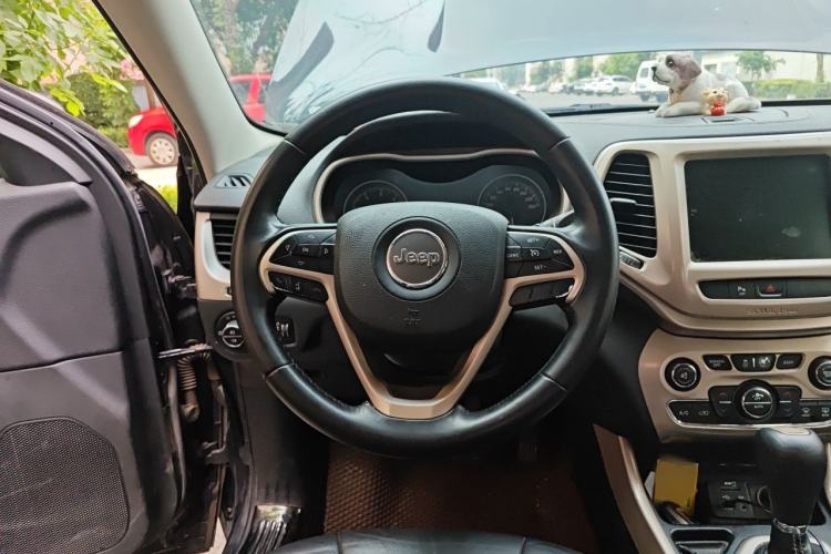 Used Jeep Cherokee 2017 2.0L Superior Edition Steering Wheel