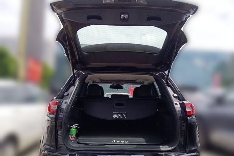 Used Jeep Cherokee 2017 2.4L Professional Edition Trunk