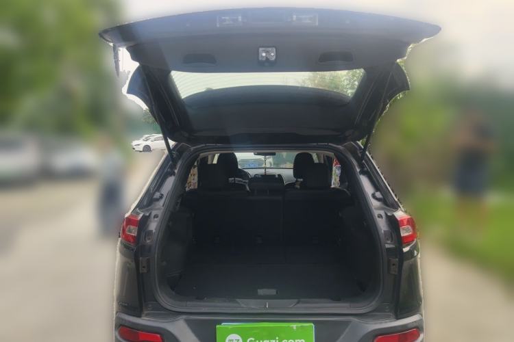 Used Jeep Cherokee 2017 2.4L Leading Smart Edition Trunk