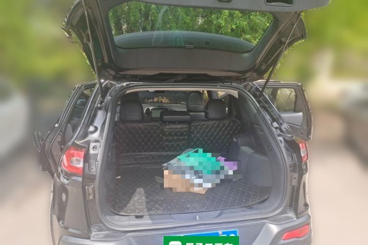 Used Jeep Cherokee 2017 2.0L Superior Edition Trunk