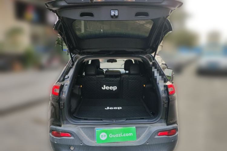 Used Jeep Cherokee 2017 2.4L Leading Smart Edition Trunk