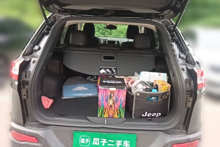 Used Jeep Cherokee 2017 2.0L Superior Edition Trunk