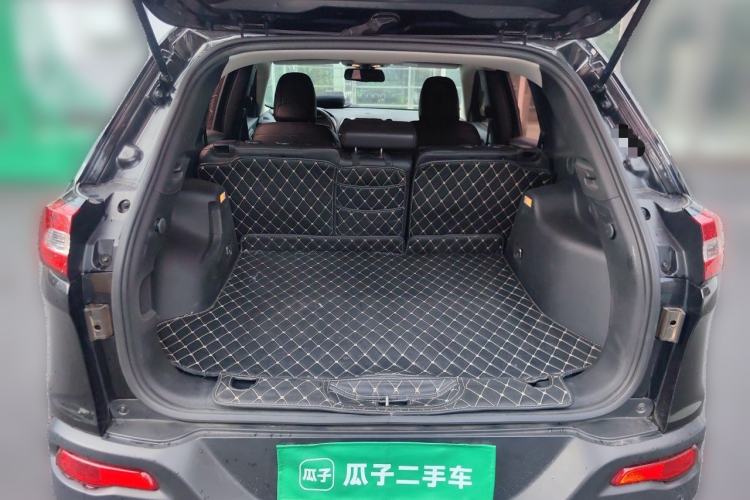 Used Jeep Cherokee 2017 2.4L Leading Smart Edition Trunk