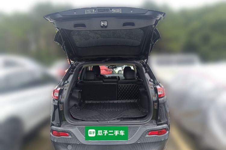Used Jeep Cherokee 2017 2.0L Superior Edition Trunk