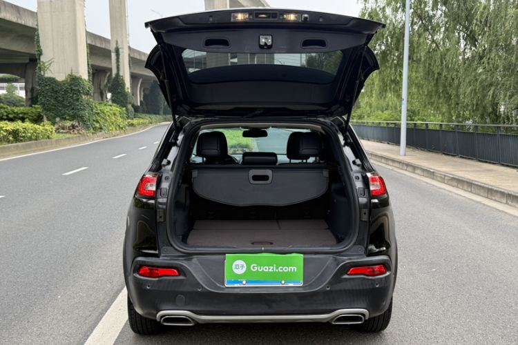 Used Jeep Cherokee 2017 2.4L Leading Smart Edition Trunk