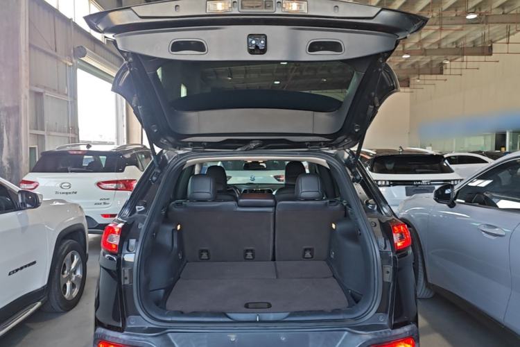 Used Jeep Cherokee 2017 2.0L Superior Edition Trunk