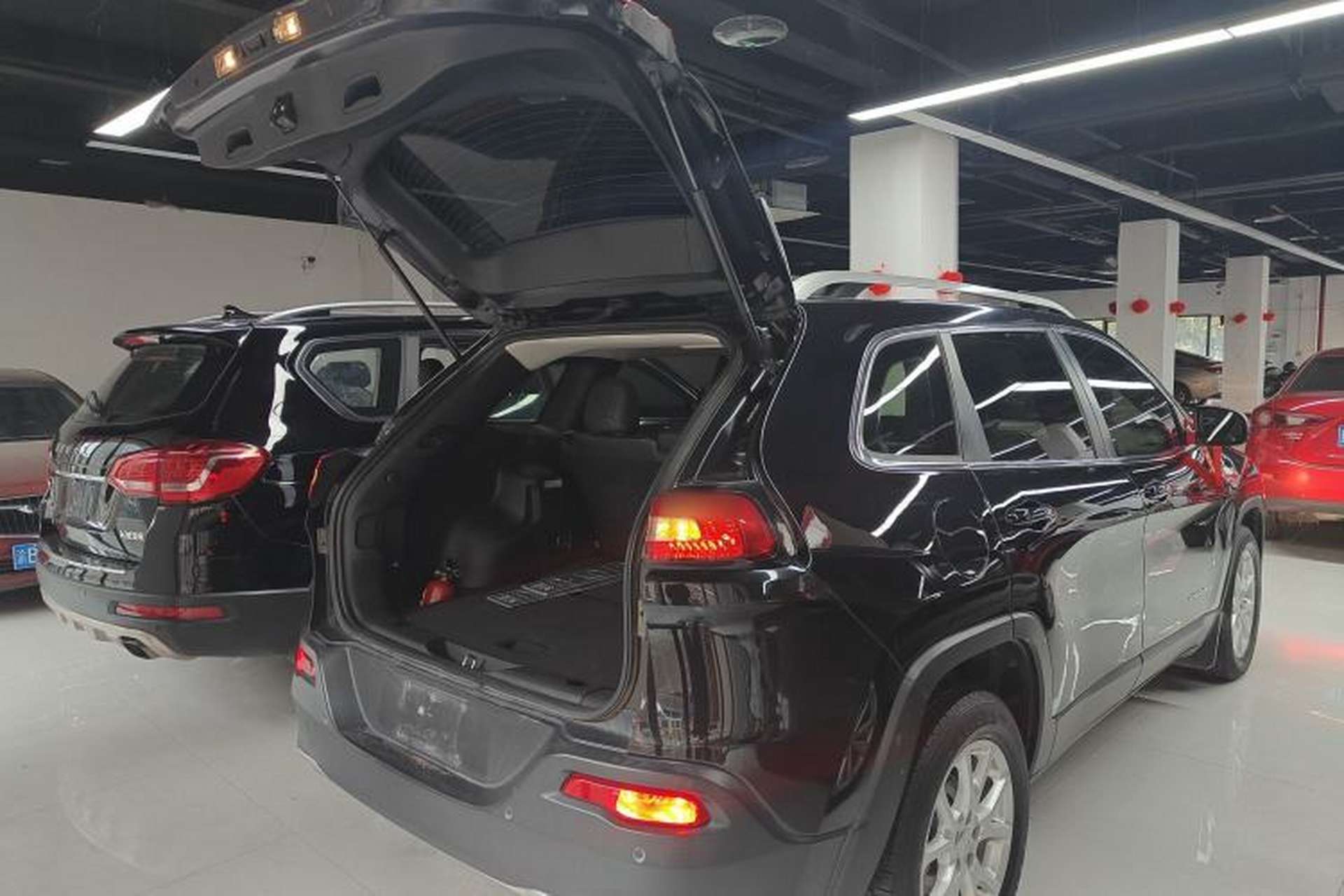 Used Jeep Cherokee 2017 2.0L Superior Edition Trunk