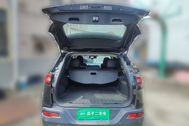 Used Jeep Cherokee 2017 2.4L Leading Smart Edition Trunk