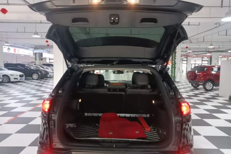 Used Jeep Cherokee 2017 2.0L Superior Edition Trunk