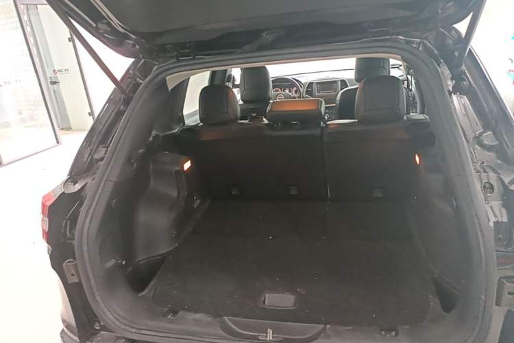 Used Jeep Cherokee 2017 2.4L Professional Edition Trunk