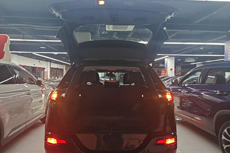 Used Jeep Cherokee 2017 2.4L Professional Edition Trunk