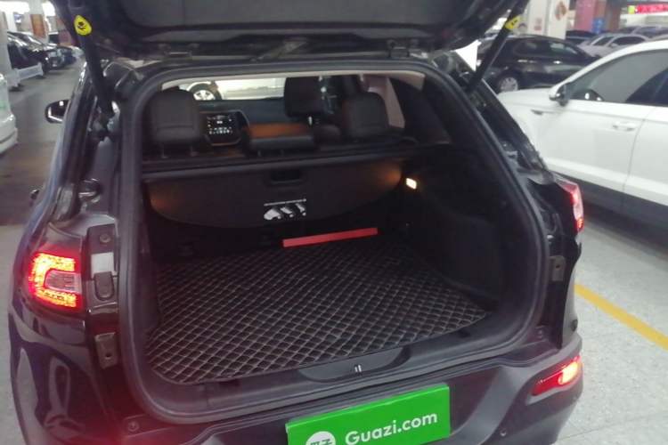 Used Jeep Cherokee 2017 2.0L Superior Edition Trunk