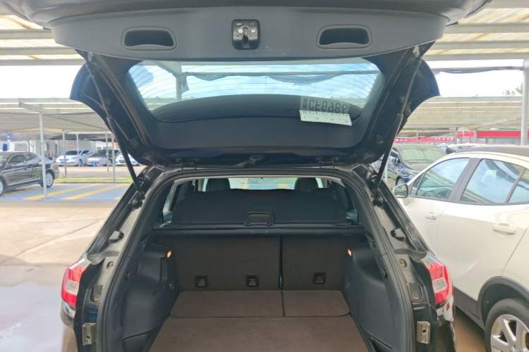 Used Jeep Cherokee 2017 2.4L Leading Smart Edition Trunk