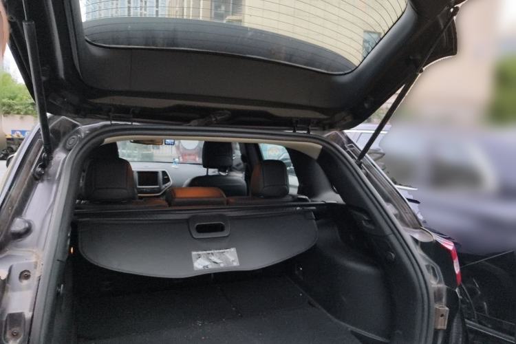 Used Jeep Cherokee 2017 2.0L Superior Edition Trunk