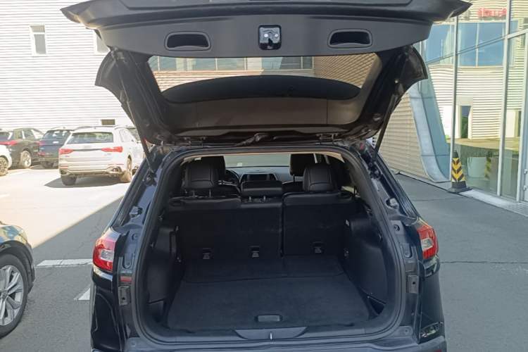 Used Jeep Cherokee 2017 2.0L Superior Edition Trunk