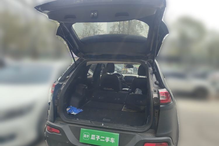 Used Jeep Cherokee 2017 2.4L Leading Edition Trunk