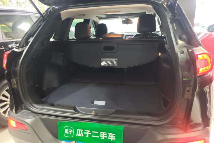 Used Jeep Cherokee 2017 2.0L Superior Edition Trunk