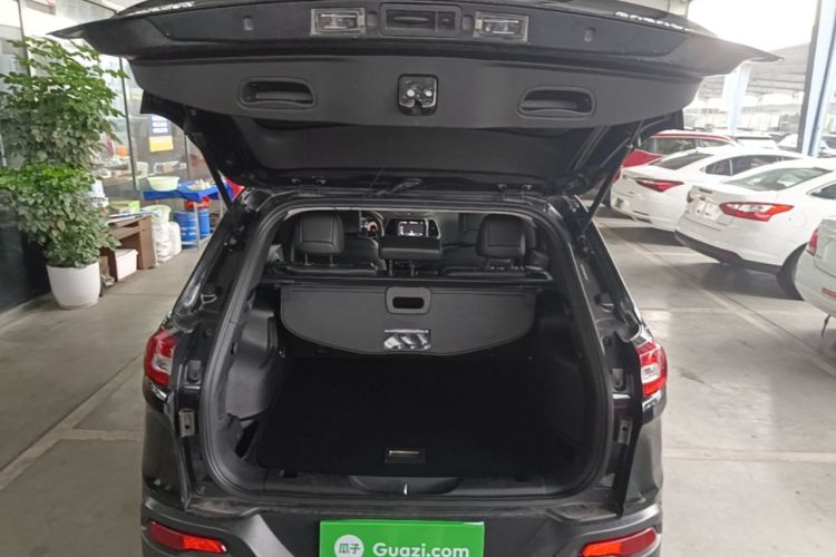 Used Jeep Cherokee 2017 2.0L Superior Edition Trunk