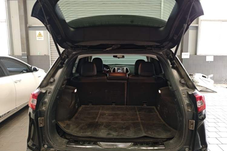 Used Jeep Cherokee 2017 2.0L Superior Edition Trunk