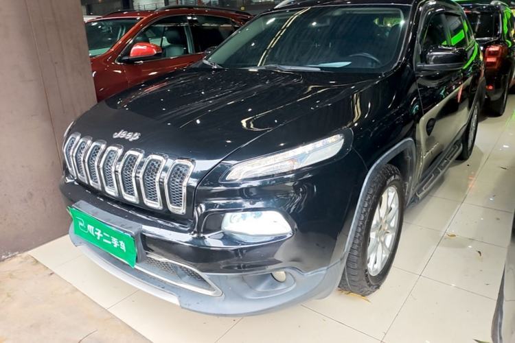 Used Jeep Cherokee 2017 2.0L Superior Edition Guazi used car, China used car export, Used car for sale, Used Jeep cars, Cheapest cars for sale