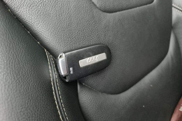 Used Jeep Cherokee 2017 2.0L Superior Edition Vehicle Key
