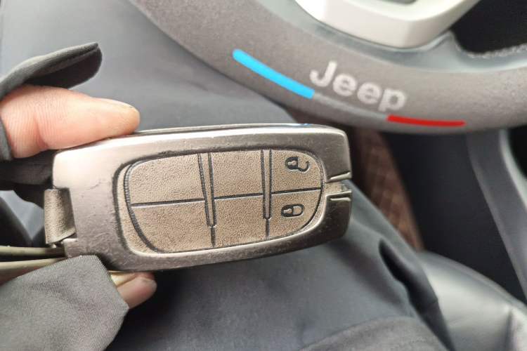 Used Jeep Cherokee 2017 2.0L Superior Edition Vehicle Key