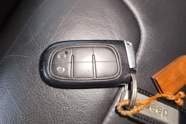 Used Jeep Cherokee 2017 2.0L Superior Edition Vehicle Key