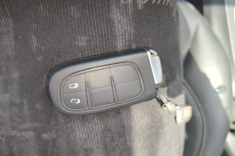 Used Jeep Cherokee 2017 2.4L Leading Smart Edition Vehicle Key