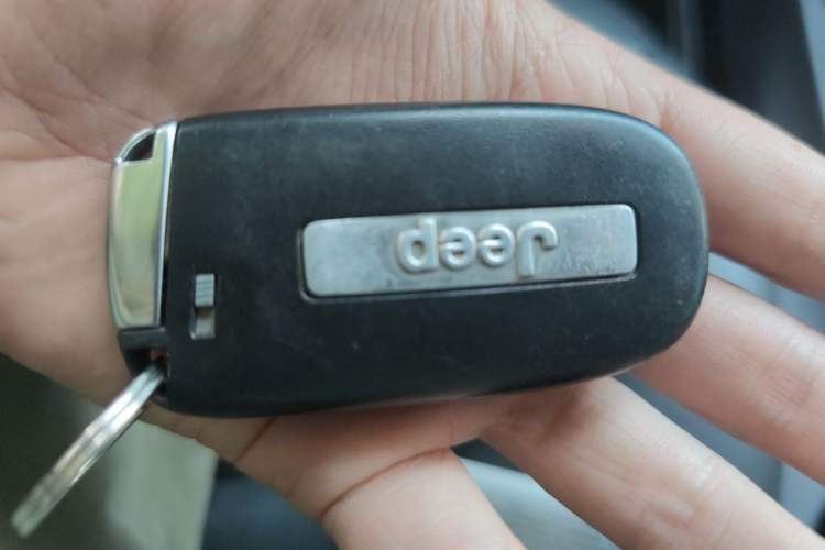 Used Jeep Cherokee 2017 2.0L Superior Edition Vehicle Key