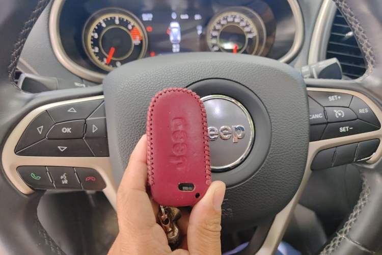 Used Jeep Cherokee 2017 2.0L Superior Edition Vehicle Key