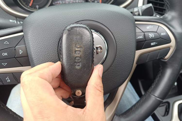 Used Jeep Cherokee 2017 2.0L Superior Edition Vehicle Key