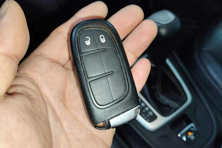 Used Jeep Cherokee 2017 2.0L Superior Edition Vehicle Key