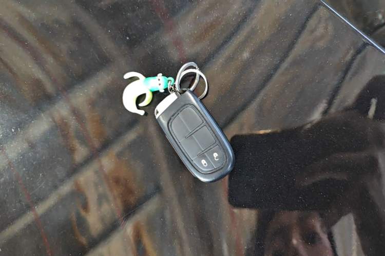 Used Jeep Cherokee 2017 2.0L Superior Edition Vehicle Key