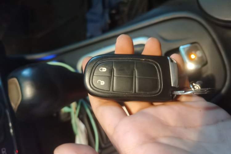 Used Jeep Cherokee 2017 2.0L Superior Edition Vehicle Key