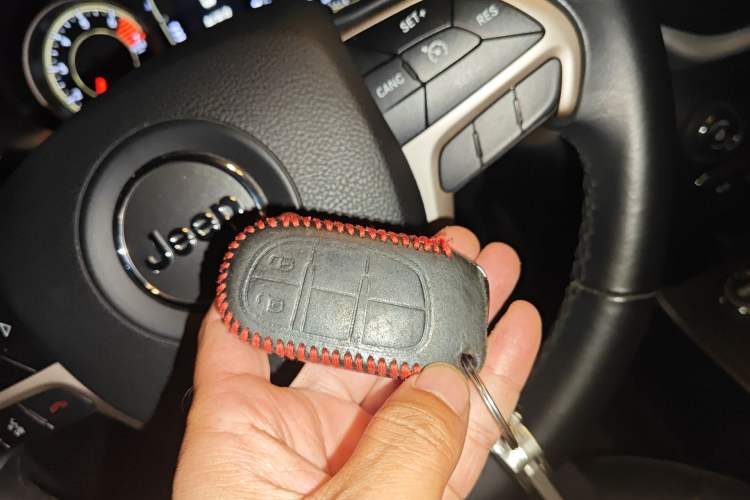 Used Jeep Cherokee 2017 2.4L Professional Edition Vehicle Key